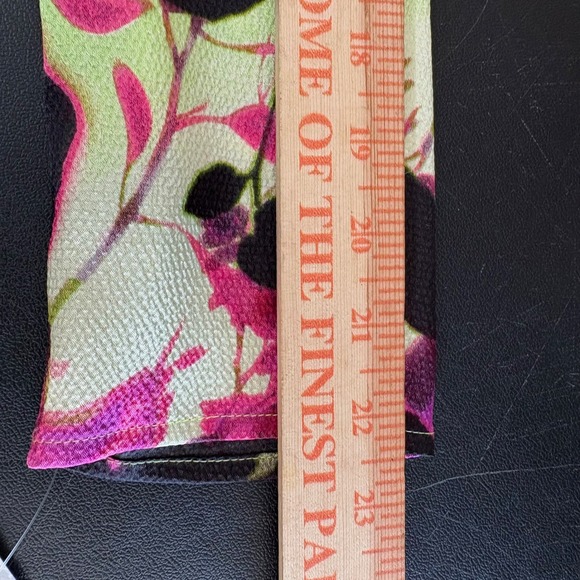 Natori Top Blouse Women's L Twist Neck Black Green Pink Floral Silky 3/4 Sleeve - Picture 12 of 13